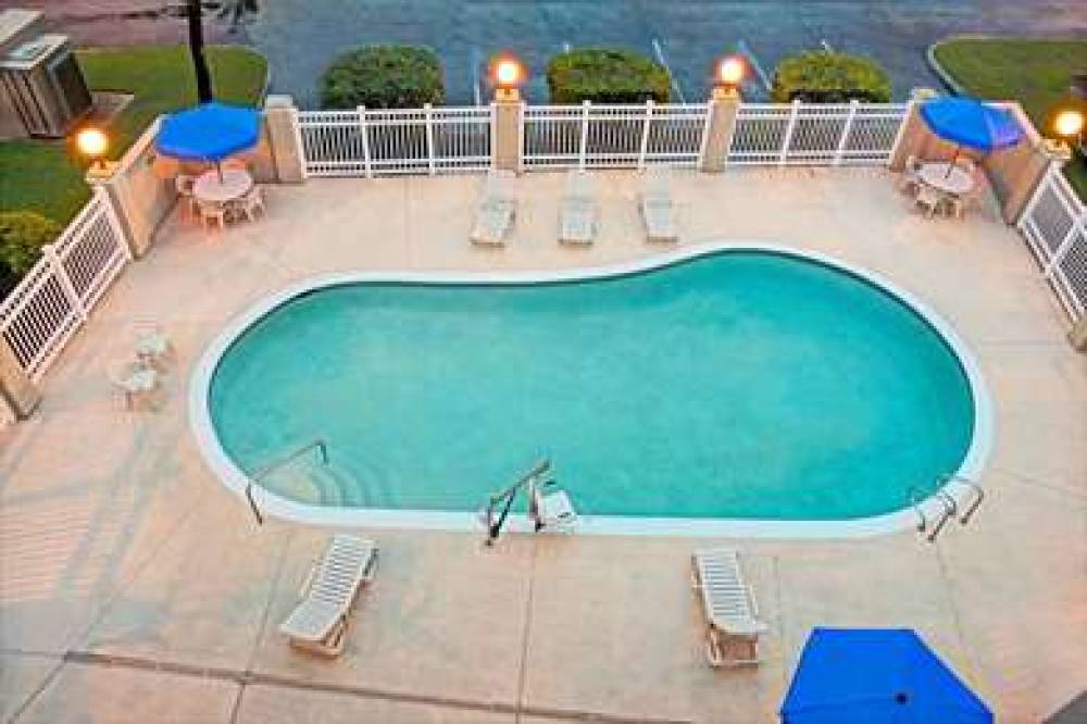 Baymont Inn & Suites Conroe 5