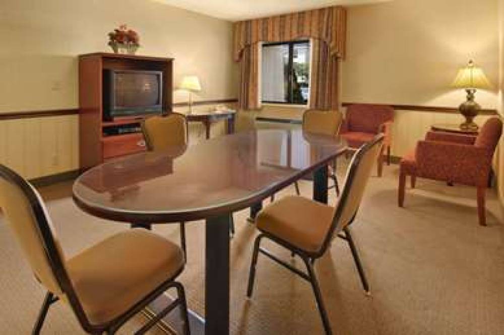 Baymont Inn & Suites Corydon 9