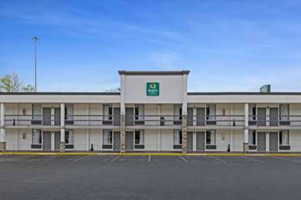 Baymont Inn & Suites Dalton 1