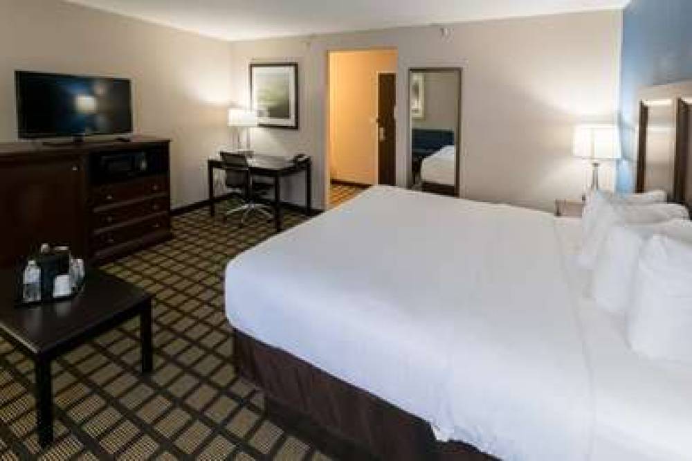 Baymont Inn & Suites Detroit Airport/Romulus 9