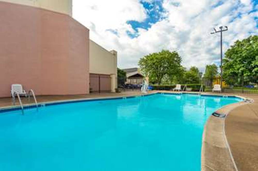 Baymont Inn & Suites Elkhart 10