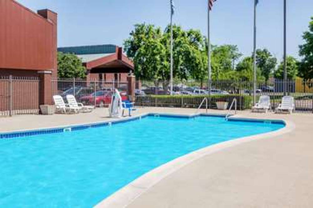 Baymont Inn & Suites Elkhart 8