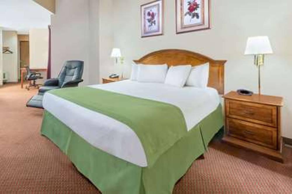 Baymont Inn & Suites Enid 10