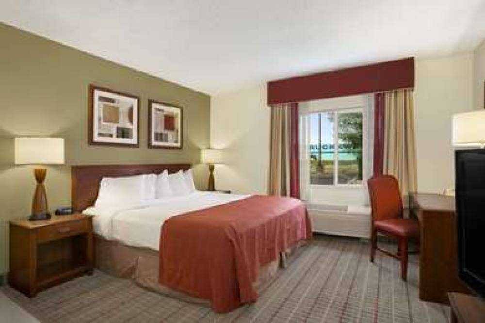 Baymont Inn & Suites Evansville North/Haubstadt 10