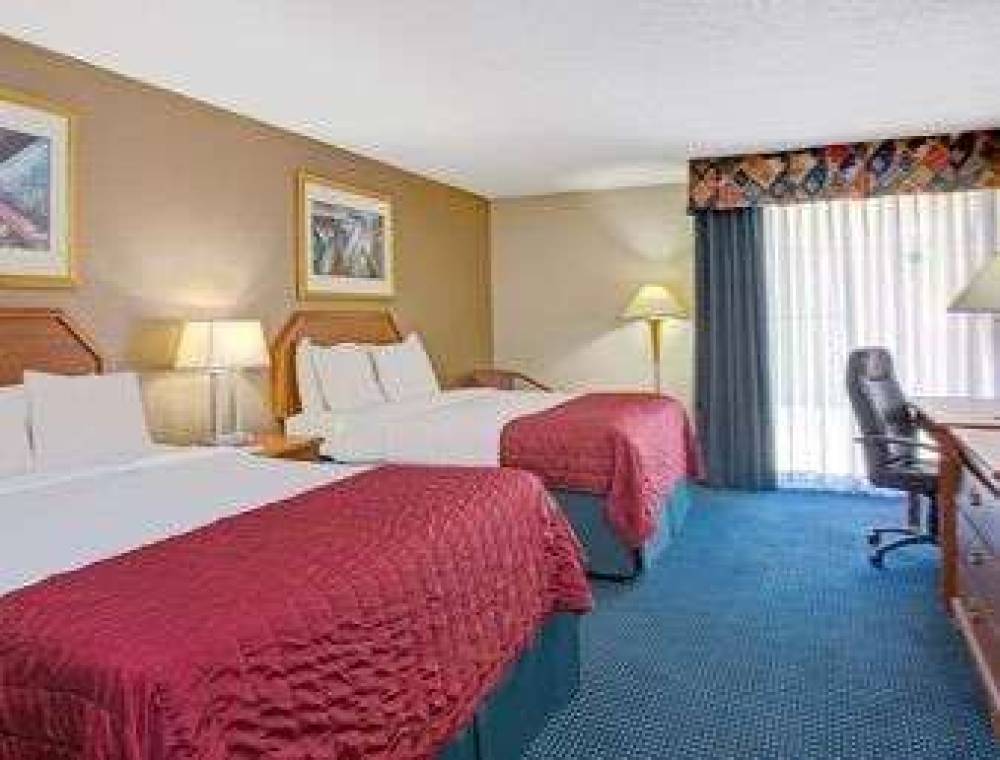 Baymont Inn & Suites Florida Mall 9