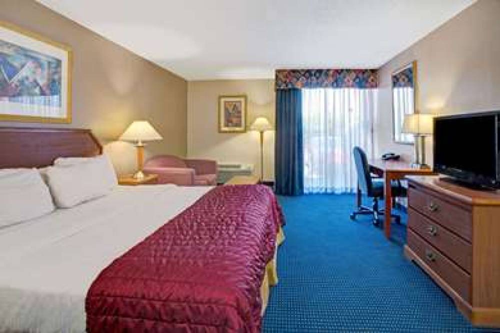 Baymont Inn & Suites Florida Mall 8