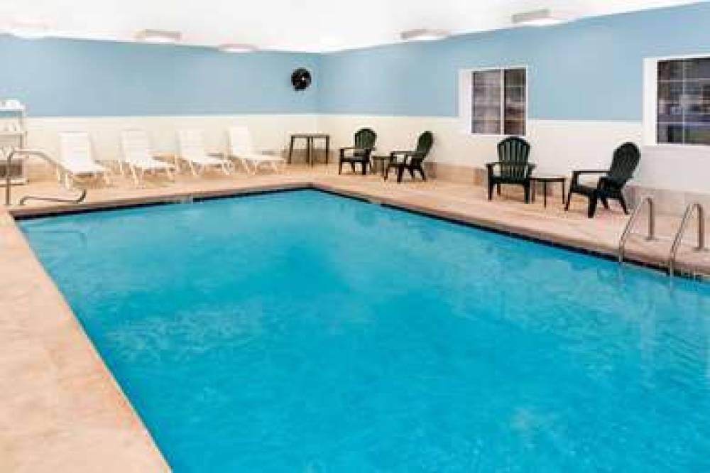 Baymont Inn & Suites Fort Wayne 3