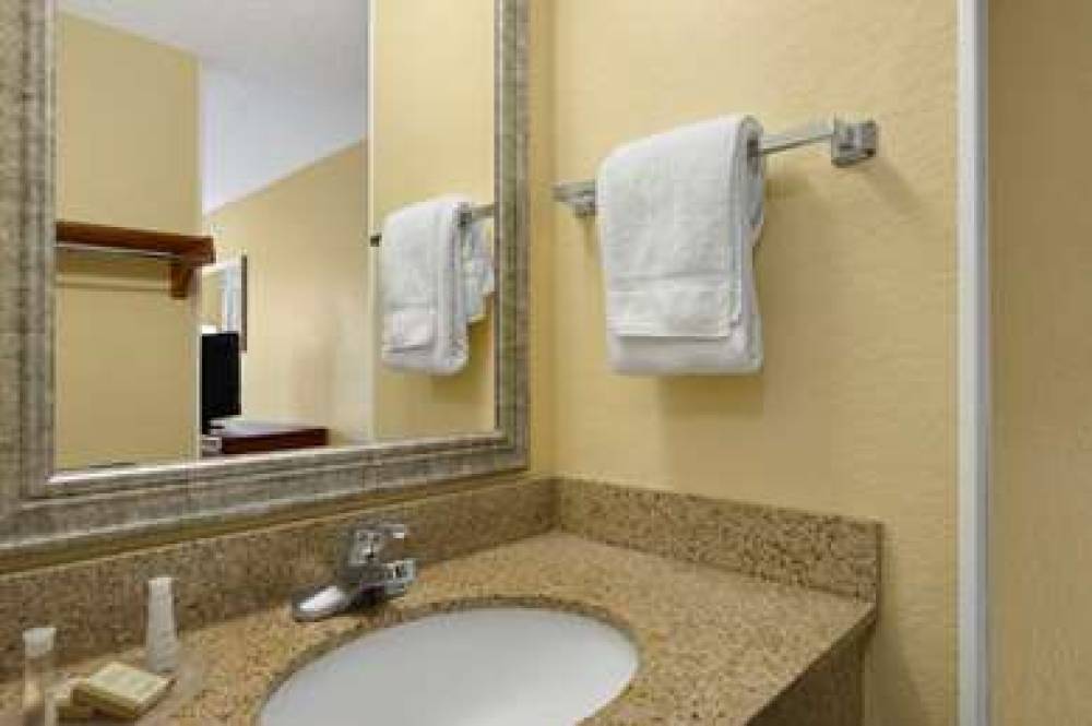 Baymont Inn & Suites Gainesville 9