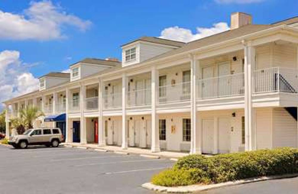 Baymont Inn & Suites Georgetown/Near Georgetown Marina 1