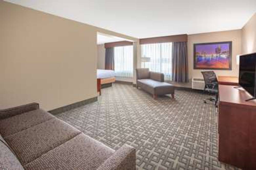 BAYMONT INN & SUITES GRAND RAPIDS N 9