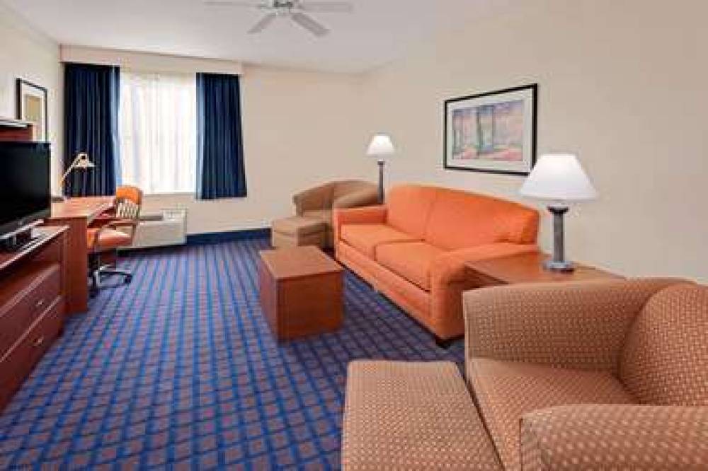 Baymont Inn & Suites Grand Rapids SW/Byron Center 7