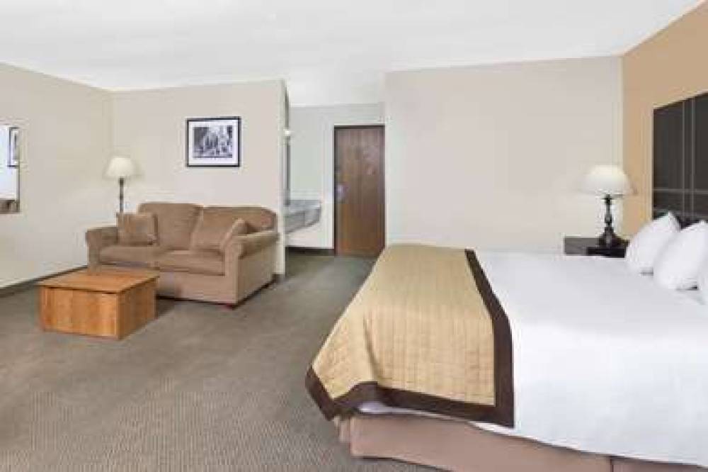 Baymont Inn & Suites Green Bay 7