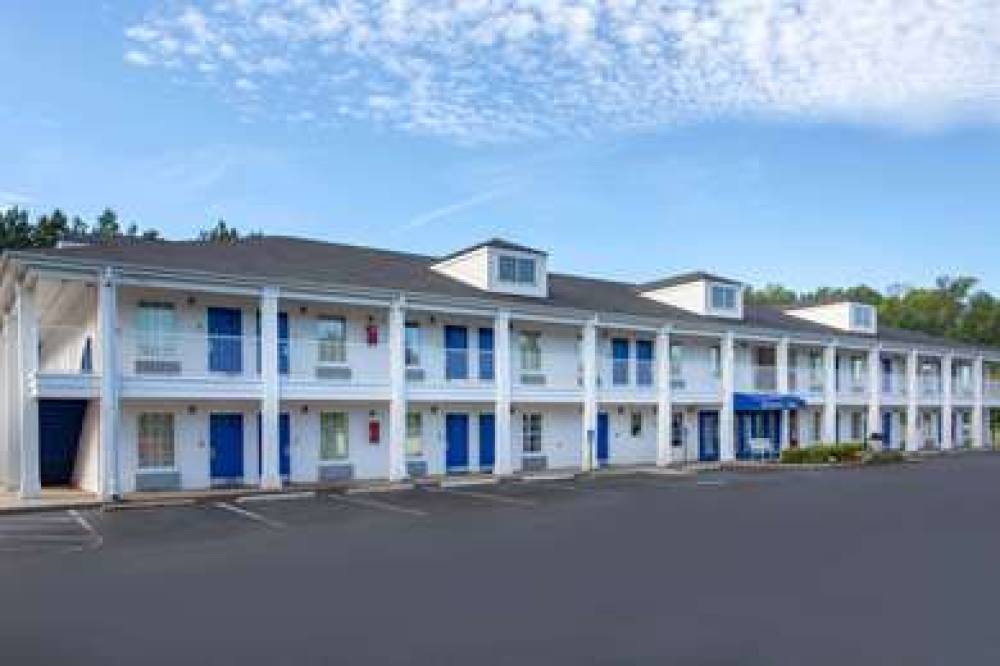 Baymont Inn & Suites Greenwood 2