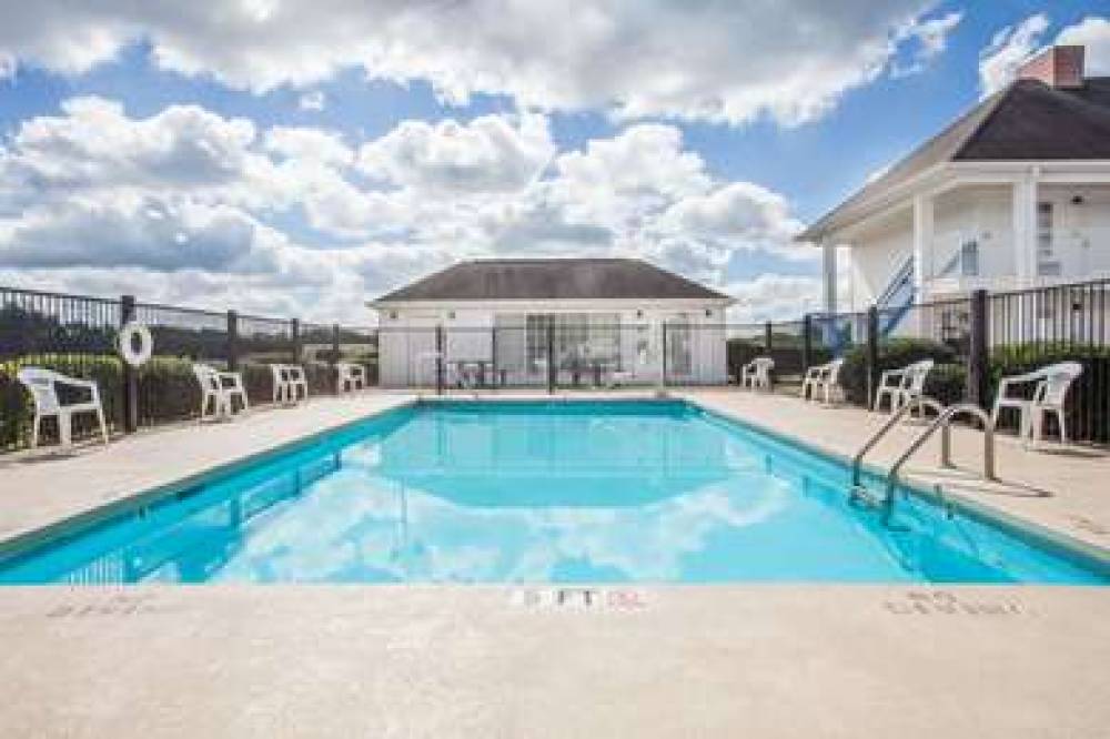 Baymont Inn & Suites Hickory 4