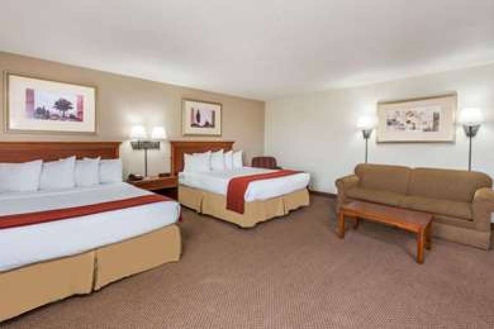 BAYMONT INN SUITES HIGHLAND 9