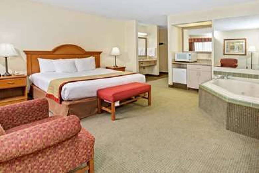 Baymont Inn & Suites Indianapolis 8