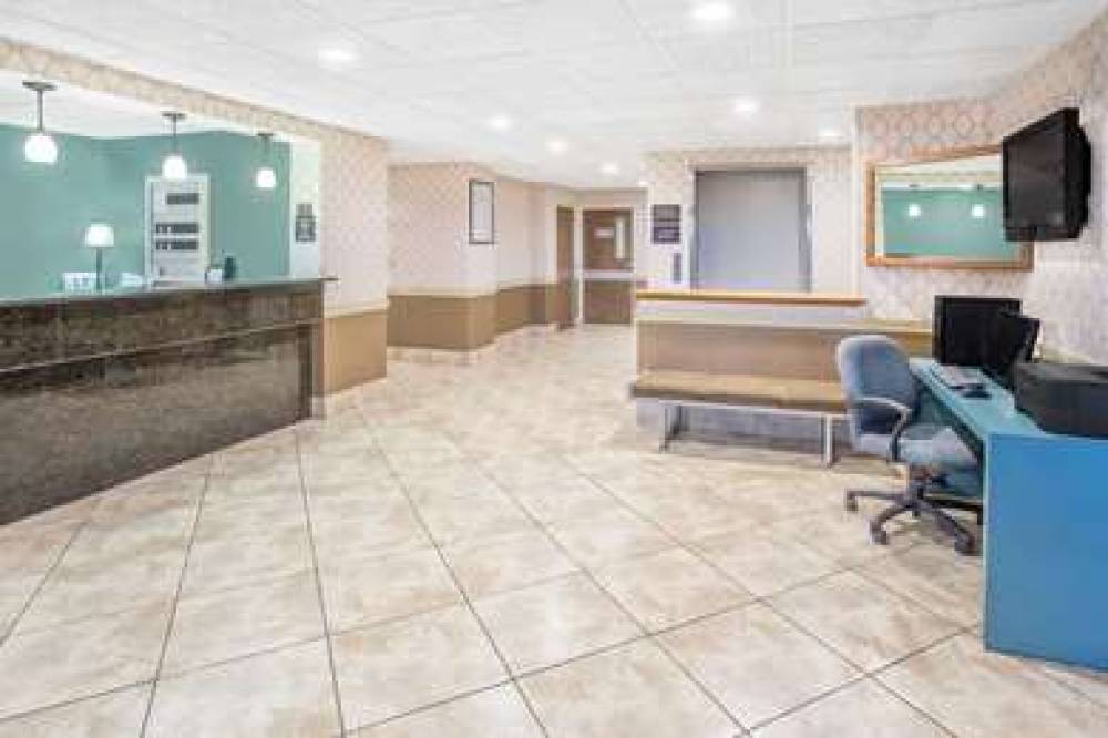 Baymont Inn & Suites Janesville 2