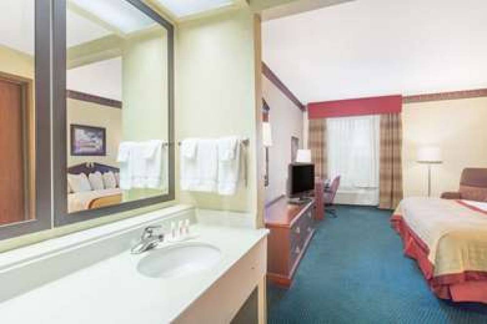 Baymont Inn & Suites Jonesboro 5