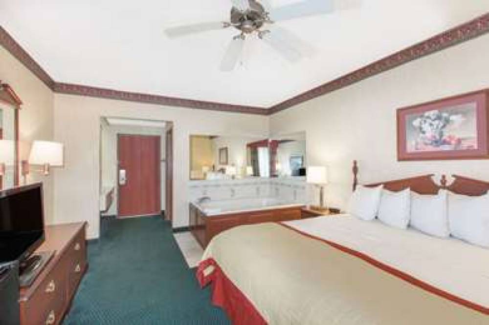 Baymont Inn & Suites Jonesboro 8