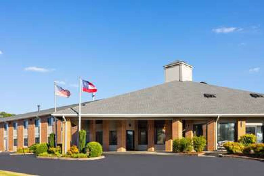 Baymont Inn & Suites LaGrange 4