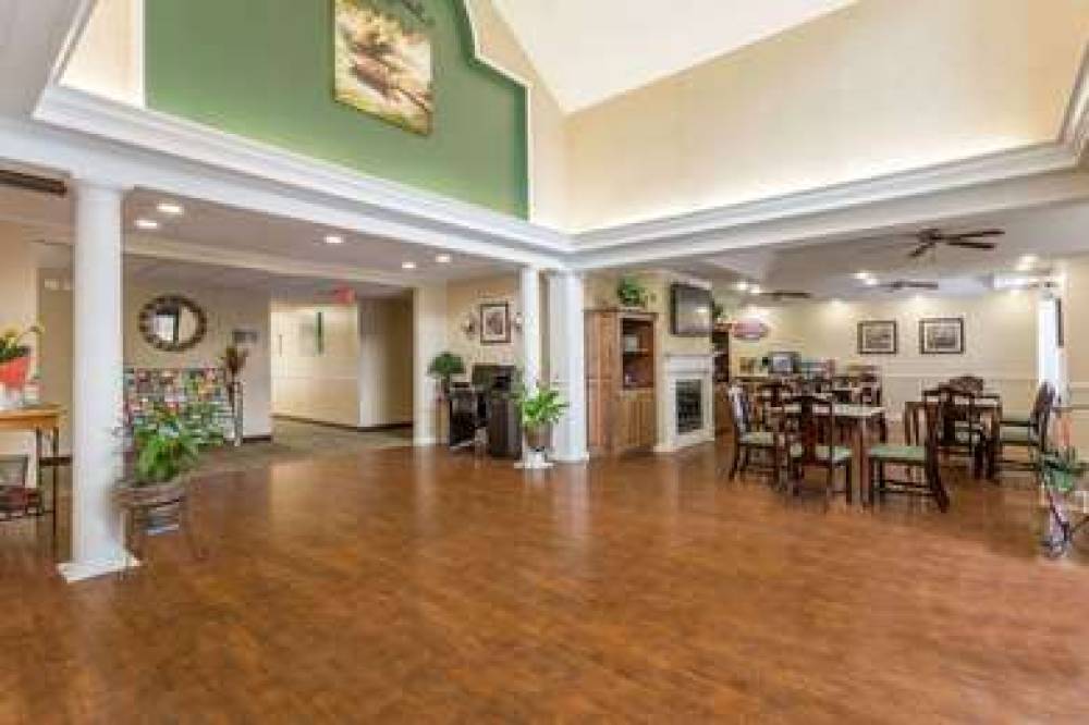 Baymont Inn & Suites Lakeland 3