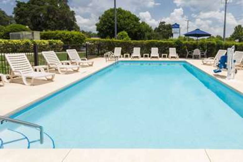 Baymont Inn & Suites Lakeland 5