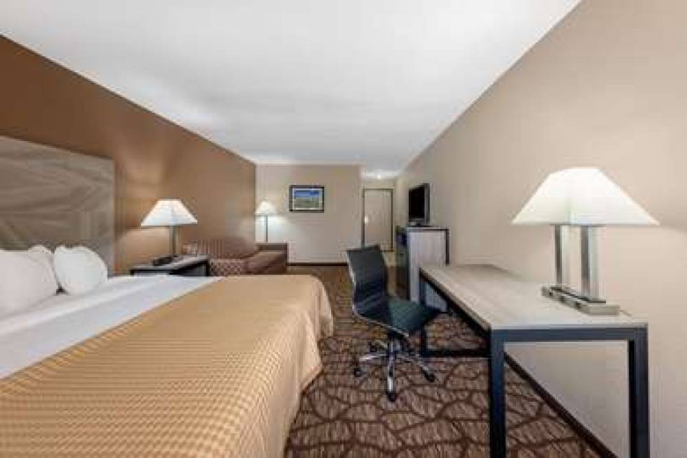 Baymont Inn & Suites Lawrence 6