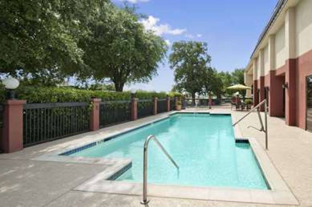 Baymont Inn & Suites Lewisville 2