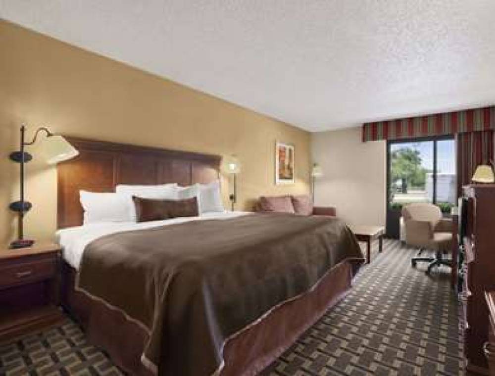 Baymont Inn & Suites Lewisville 10