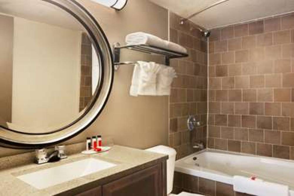 Baymont Inn & Suites Little Rock 4