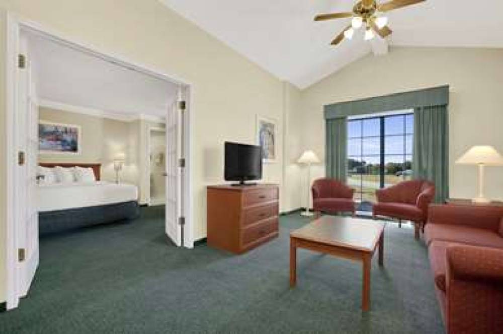 Baymont Inn & Suites Longview 7