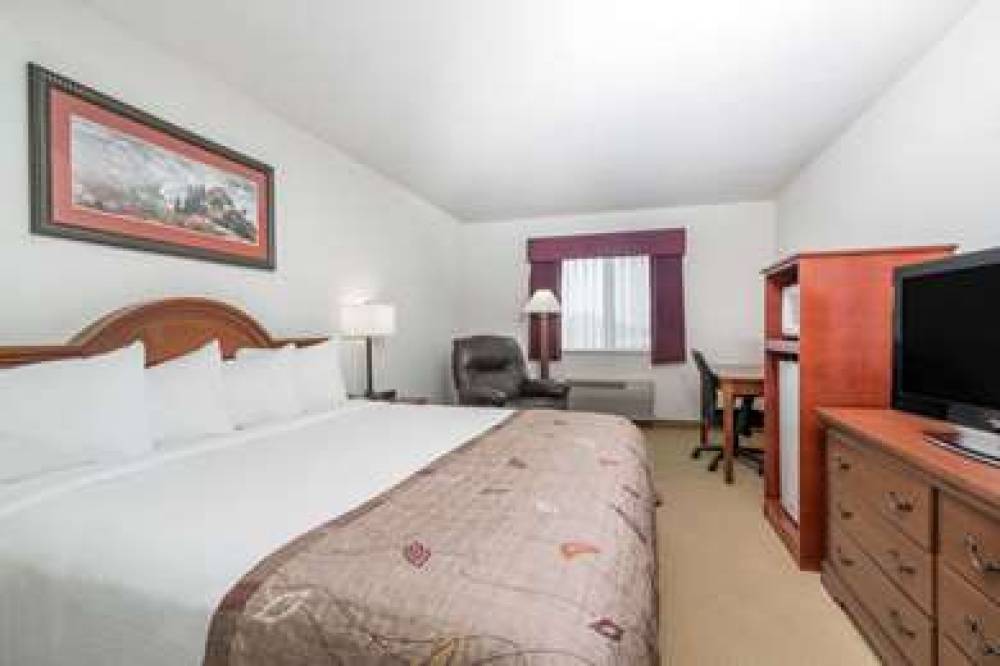 Baymont Inn & Suites Marshfield 10