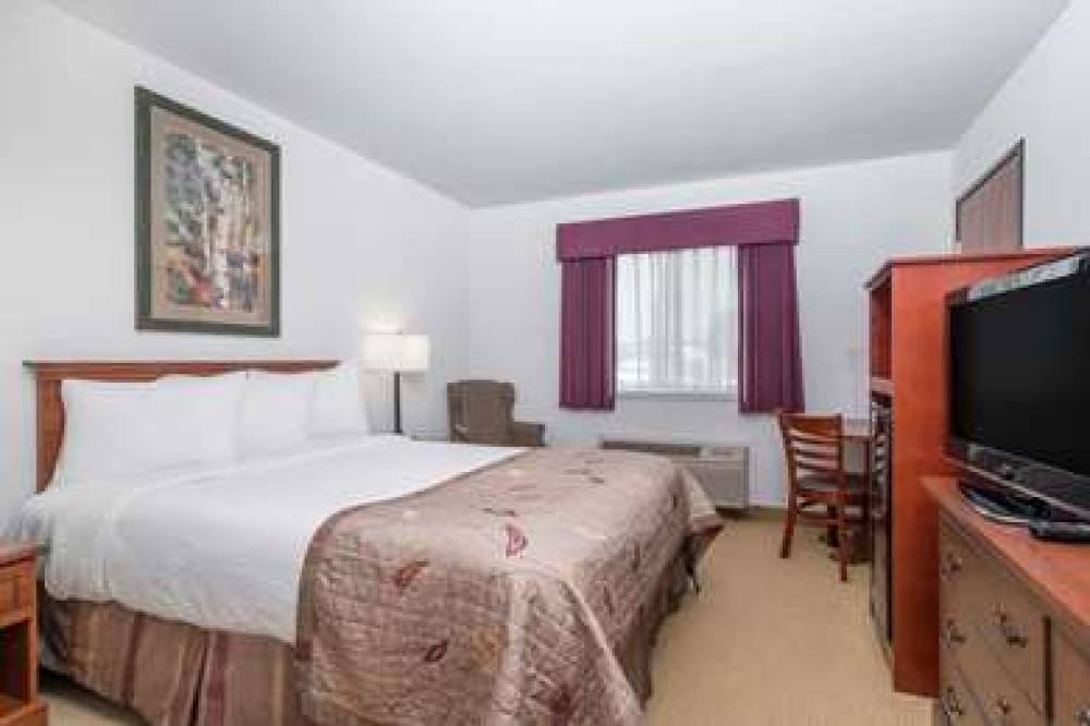 Baymont Inn & Suites Marshfield 7