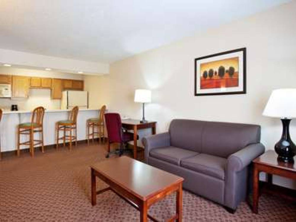 BAYMONT INN & SUITES MERRILLVILLE 10