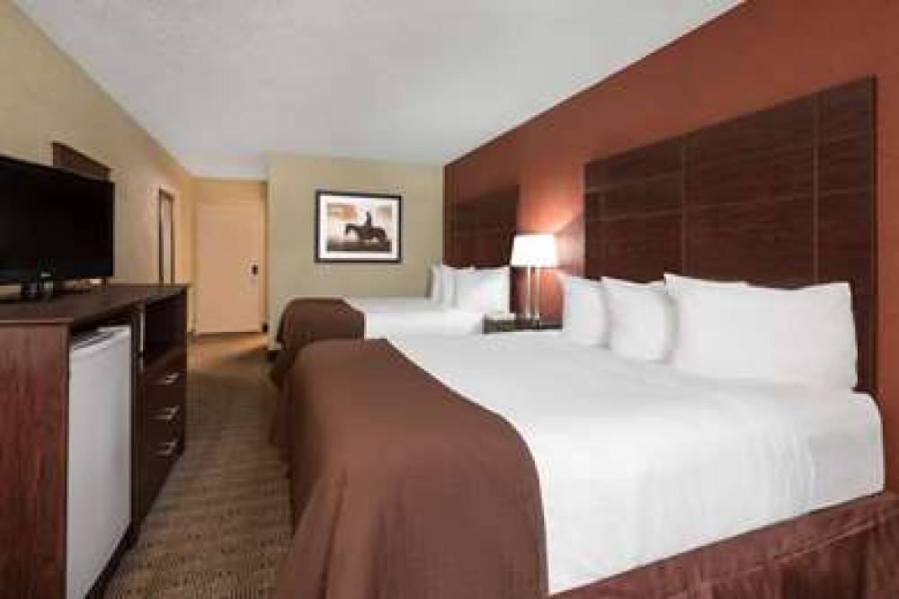 Baymont Inn & Suites Midland Airport 10