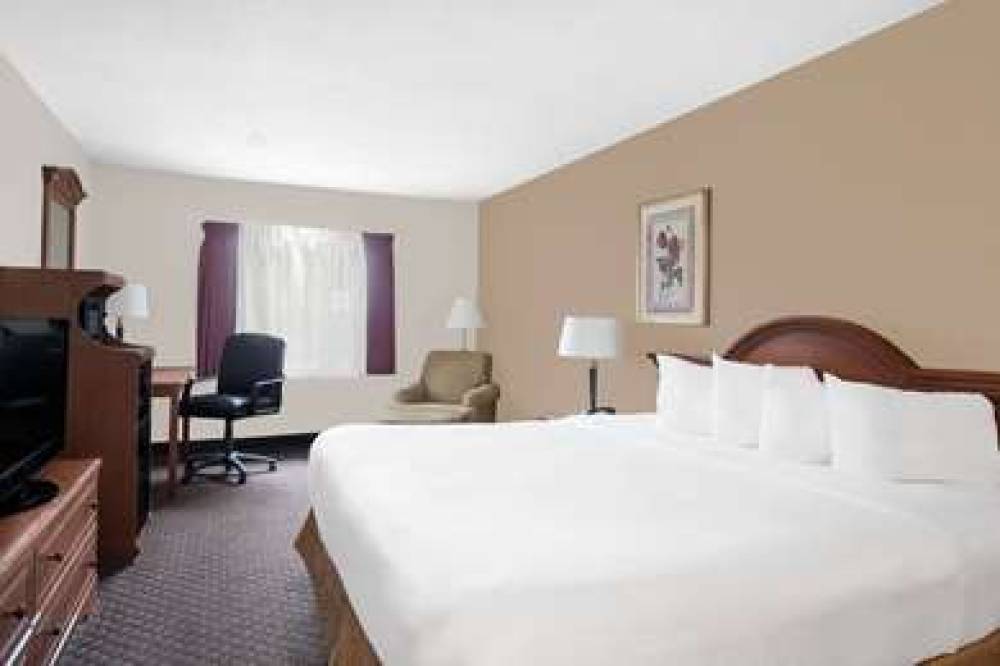 Baymont Inn & Suites San Marcos 10