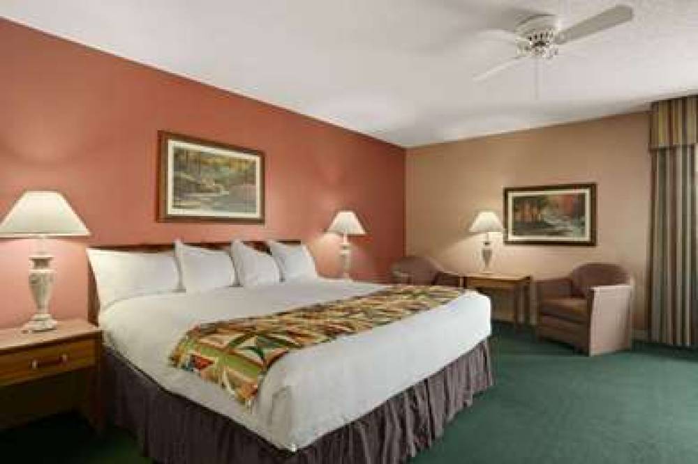 Baymont Inn & Suites Sullivan 8