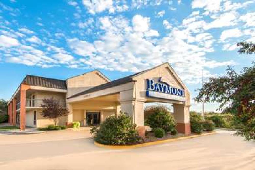 Baymont Inn & Suites Topeka 1