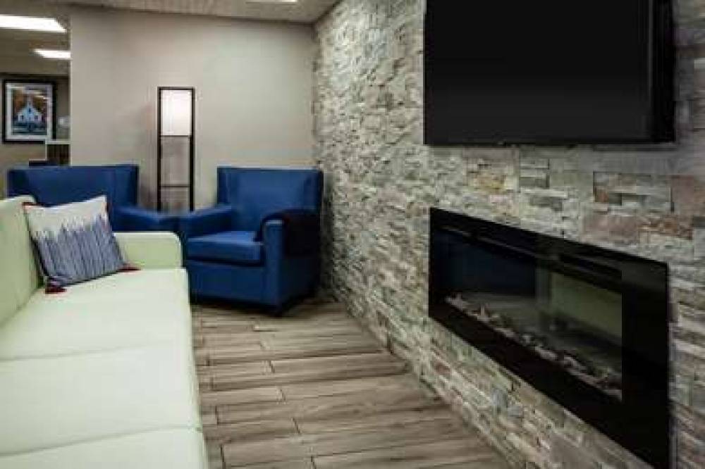 Baymont Inn & Suites Traverse City 3