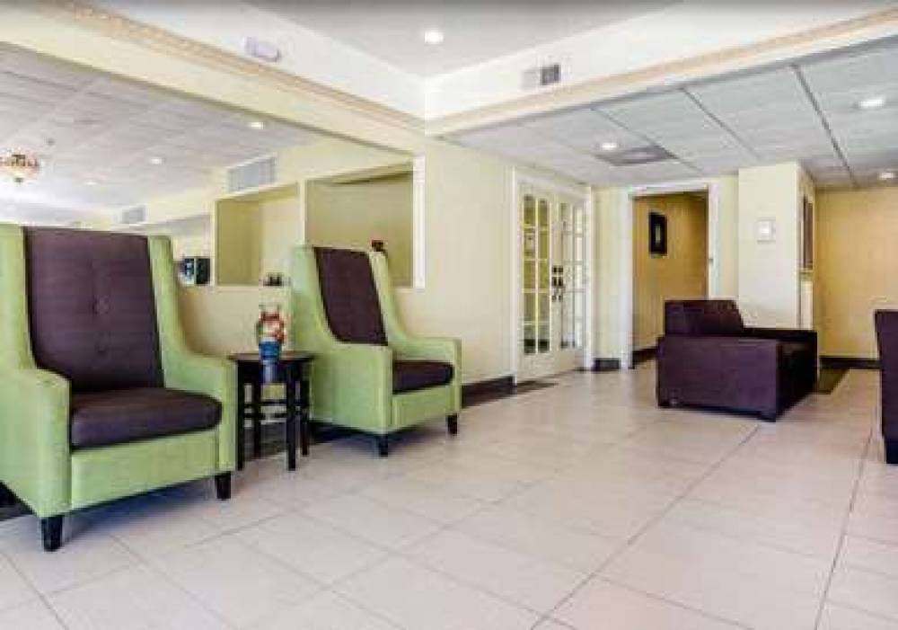 BAYMONT INN SUITES WALTERBOR 2