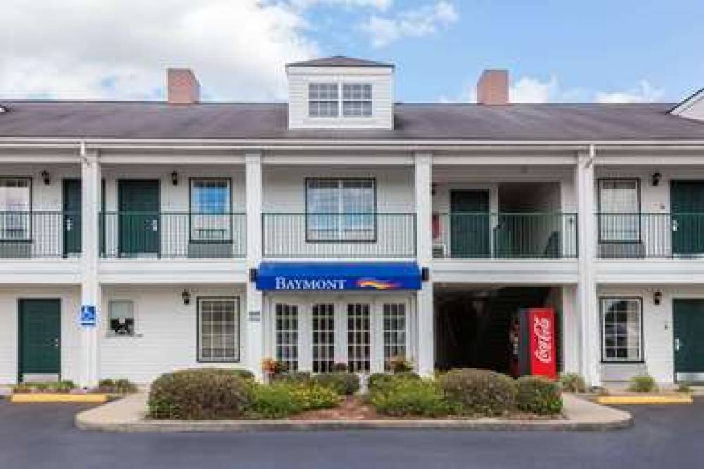 Baymont Inn & Suites Waycross 1