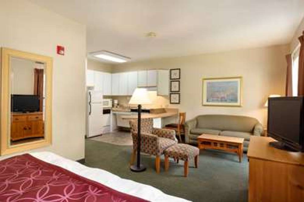 Baymont Inn & Suites Wichita East 10