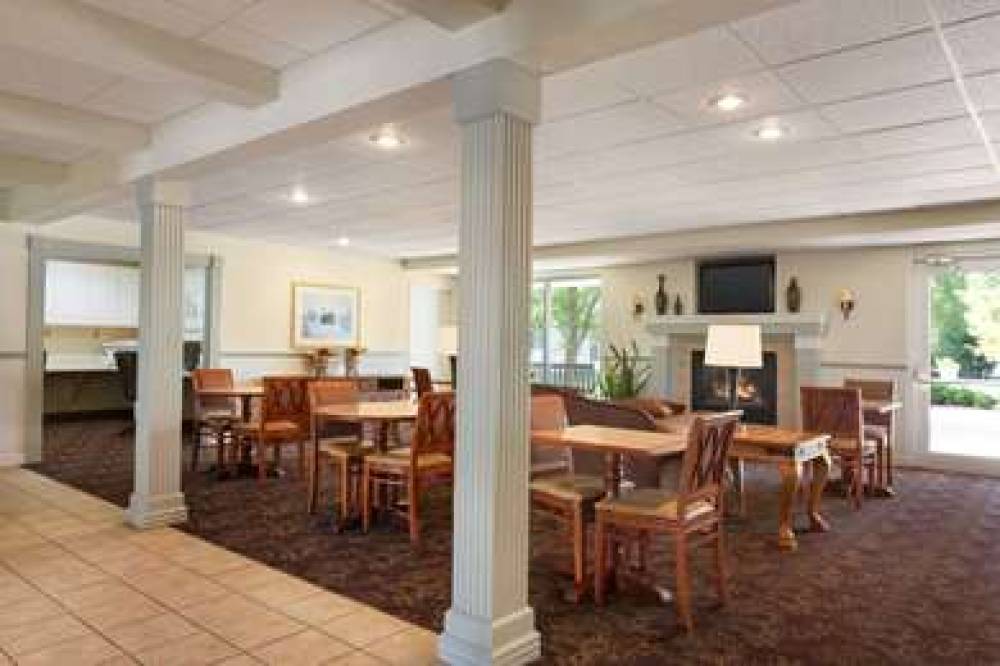 Baymont Inn & Suites Wichita East 4