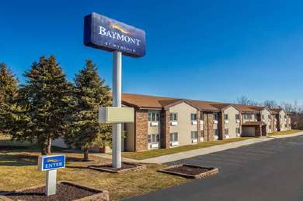 BAYMONT WYNDHAM JOLIET 1