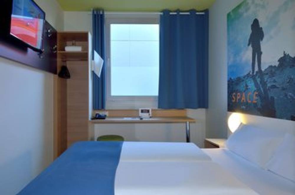 B&B HOTEL KOLN-AIRPORT 8