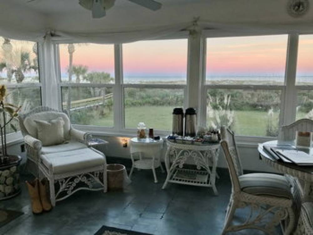 BEACHFRONT BED   BREAKFAST 2