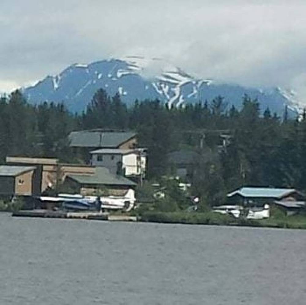 Beluga Lake Lodge Hotel