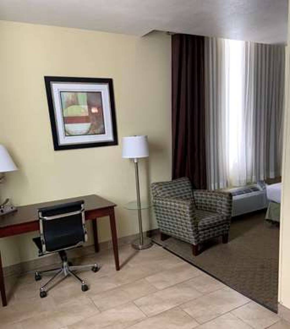 Best Western Airport Inn & Suites Cleveland 8