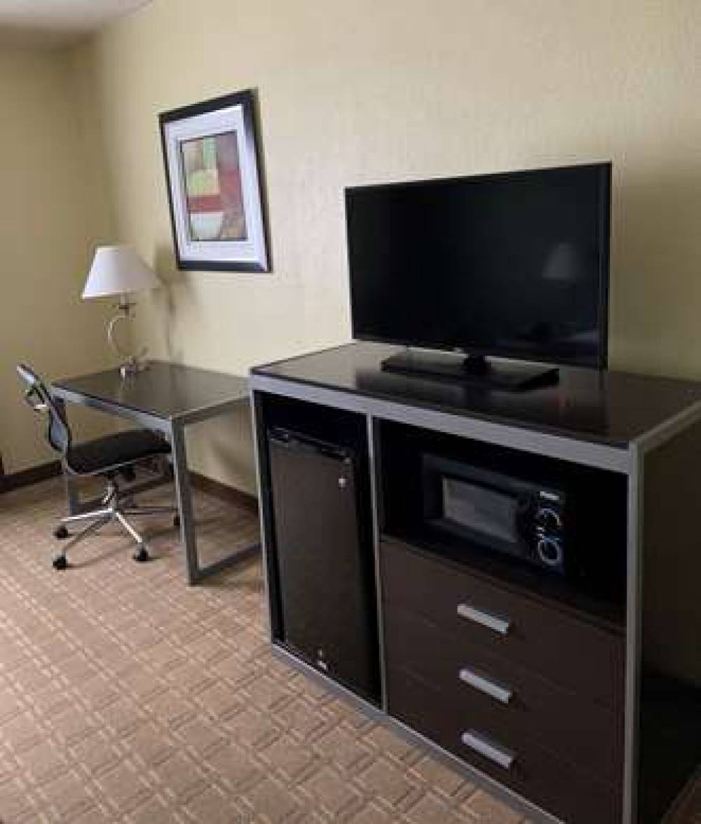 Best Western Airport Inn & Suites Cleveland 9