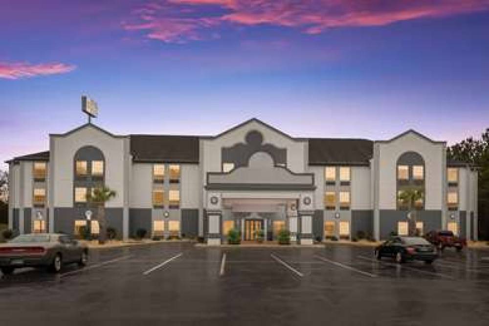 Best Western Bradbury Inn & Suites 2